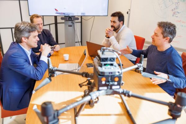 Mainblades Header 700X467